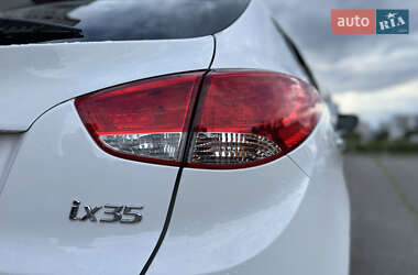 Внедорожник / Кроссовер Hyundai ix35 2012 в 