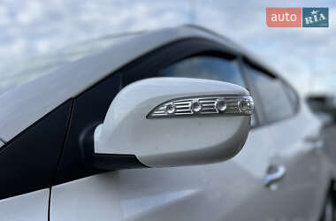 Внедорожник / Кроссовер Hyundai ix35 2012 в 