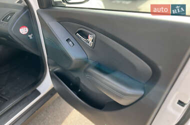 Внедорожник / Кроссовер Hyundai ix35 2012 в 