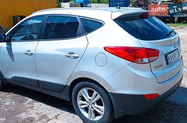 Позашляховик / Кросовер Hyundai ix35 2010 в 