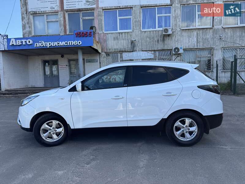 Позашляховик / Кросовер Hyundai ix35 2010 в Сумах