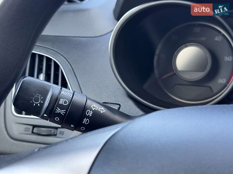 Позашляховик / Кросовер Hyundai ix35 2010 в Сумах