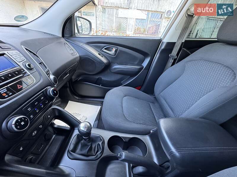 Позашляховик / Кросовер Hyundai ix35 2010 в Сумах