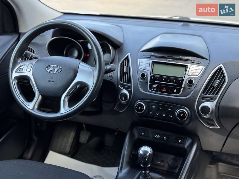 Позашляховик / Кросовер Hyundai ix35 2010 в Сумах