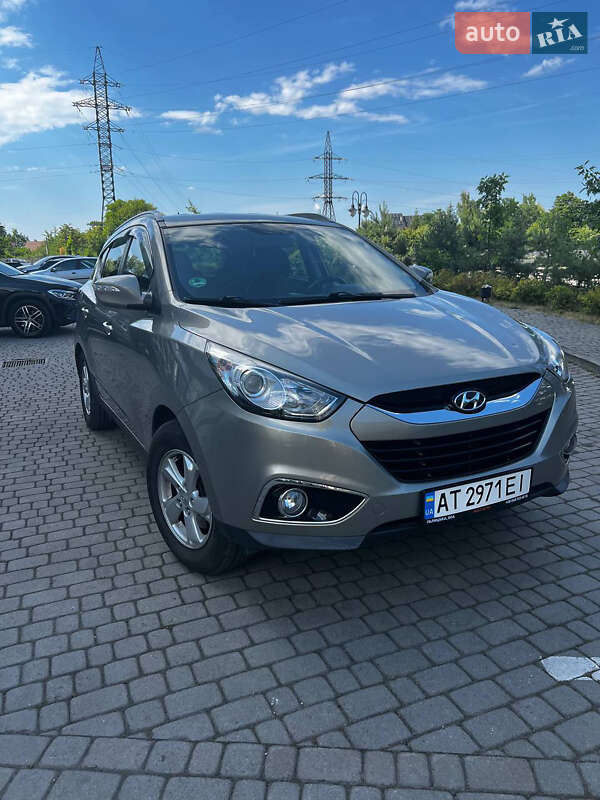 Внедорожник / Кроссовер Hyundai ix35 2010 в 