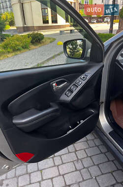 Внедорожник / Кроссовер Hyundai ix35 2010 в 