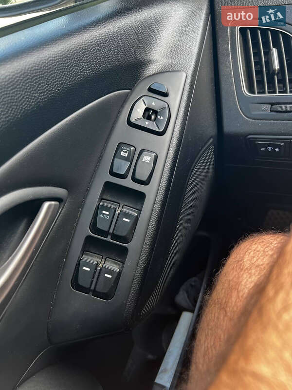 Внедорожник / Кроссовер Hyundai ix35 2010 в Ивано-Франковске