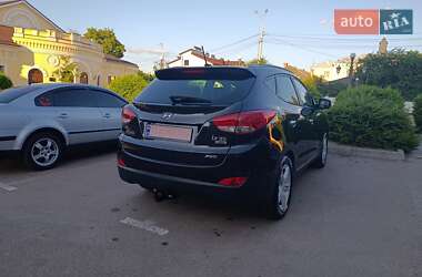 Внедорожник / Кроссовер Hyundai ix35 2010 в 