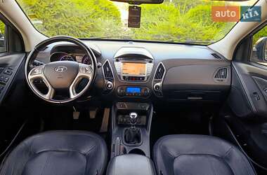 Внедорожник / Кроссовер Hyundai ix35 2010 в 