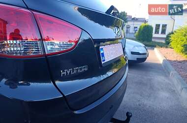 Внедорожник / Кроссовер Hyundai ix35 2010 в 