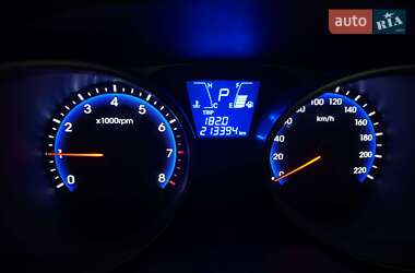 Внедорожник / Кроссовер Hyundai ix35 2010 в 
