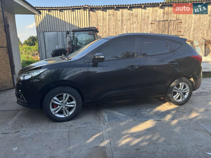 Внедорожник / Кроссовер Hyundai ix35 2011 в Старой Синяве