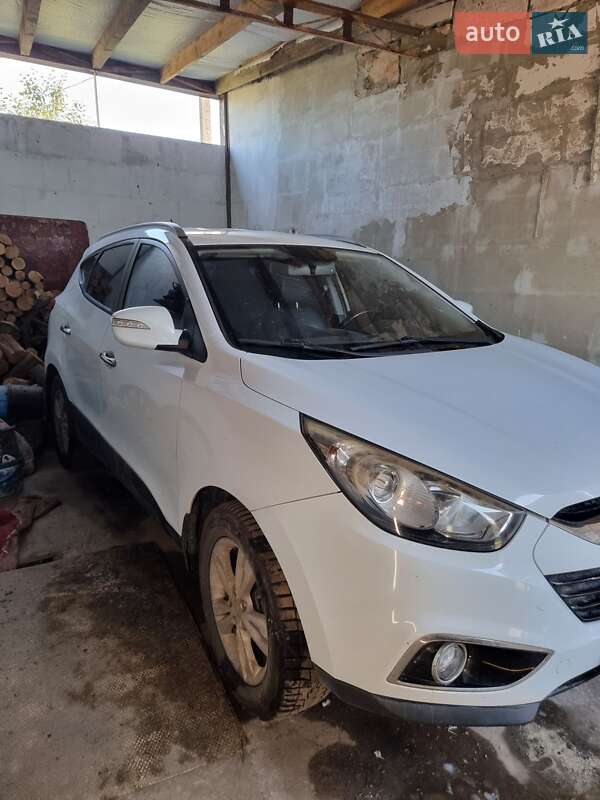 Позашляховик / Кросовер Hyundai ix35 2010 в Сумах