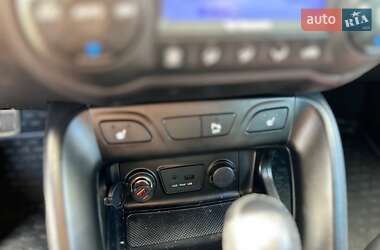 Внедорожник / Кроссовер Hyundai ix35 2011 в 