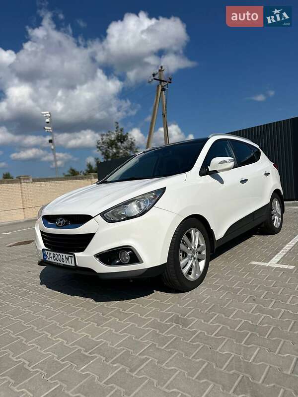 Внедорожник / Кроссовер Hyundai ix35 2011 в 