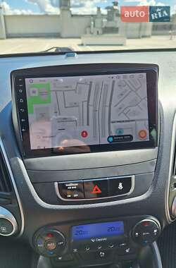 Внедорожник / Кроссовер Hyundai ix35 2010 в 