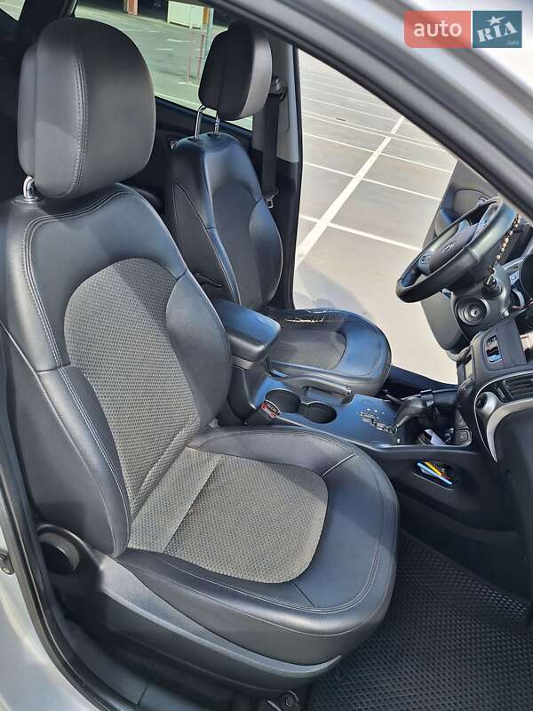 Позашляховик / Кросовер Hyundai ix35 2010 в Києві