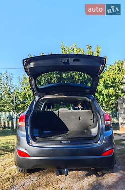 Внедорожник / Кроссовер Hyundai ix35 2010 в 