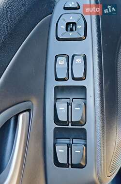 Внедорожник / Кроссовер Hyundai ix35 2010 в 
