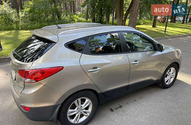 Внедорожник / Кроссовер Hyundai ix35 2010 в Чернигове