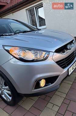 Внедорожник / Кроссовер Hyundai ix35 2010 в 