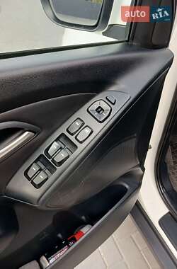 Внедорожник / Кроссовер Hyundai ix35 2012 в 