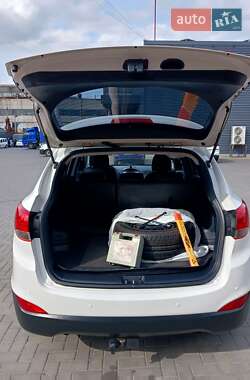 Внедорожник / Кроссовер Hyundai ix35 2012 в 