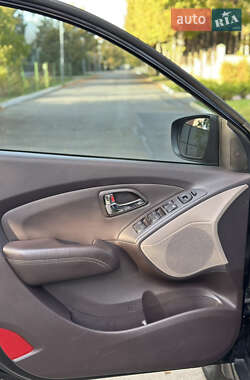 Внедорожник / Кроссовер Hyundai ix35 2012 в 