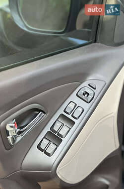 Внедорожник / Кроссовер Hyundai ix35 2012 в 