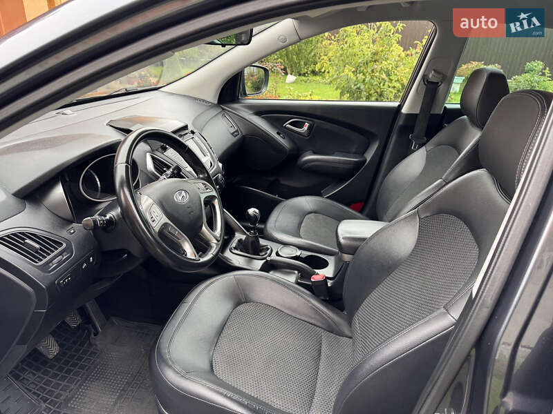 Внедорожник / Кроссовер Hyundai ix35 2011 в Чернигове
