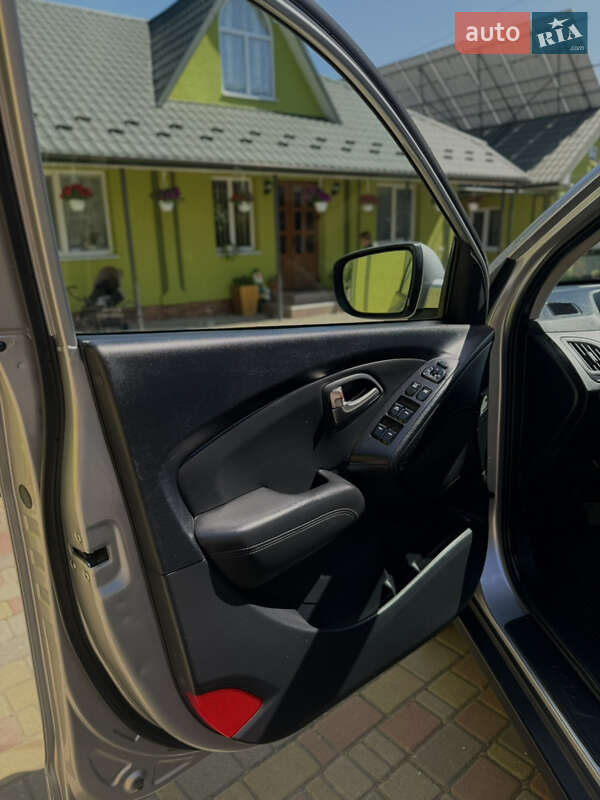 Внедорожник / Кроссовер Hyundai ix35 2010 в Черновцах