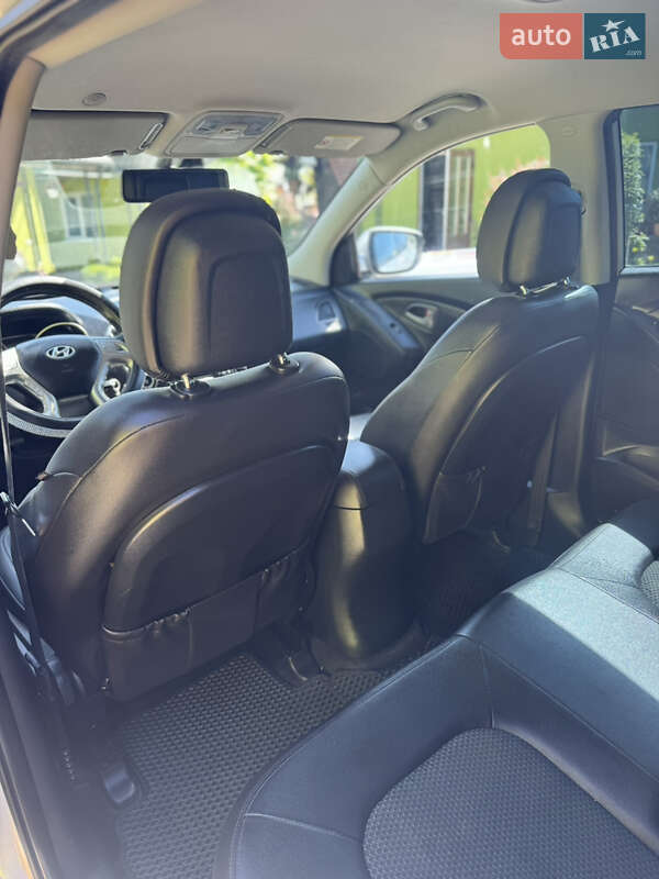 Внедорожник / Кроссовер Hyundai ix35 2010 в Черновцах
