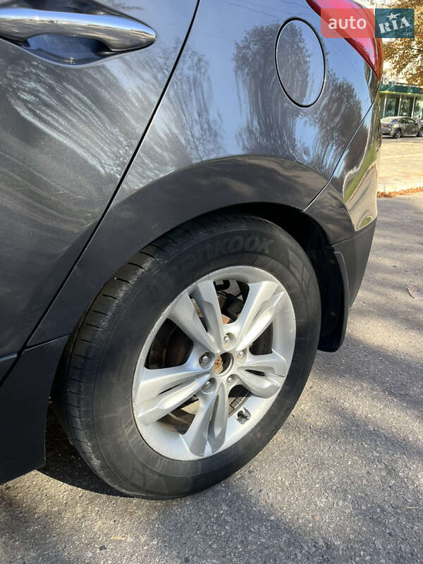 Внедорожник / Кроссовер Hyundai ix35 2010 в Кременчуге фото 6 Внедорожник / Кроссовер Hyundai ix35 2010 в Кременчуге