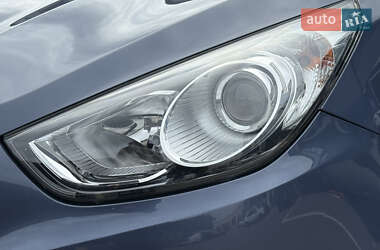 Позашляховик / Кросовер Hyundai ix35 2012 в 