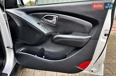 Внедорожник / Кроссовер Hyundai ix35 2012 в 
