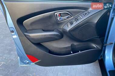 Внедорожник / Кроссовер Hyundai ix35 2012 в 