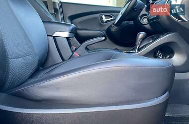 Внедорожник / Кроссовер Hyundai ix35 2012 в 