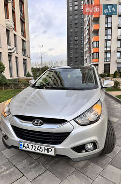 Внедорожник / Кроссовер Hyundai ix35 2010 в 