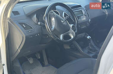 Внедорожник / Кроссовер Hyundai ix35 2012 в 