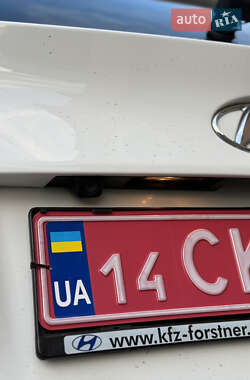Внедорожник / Кроссовер Hyundai ix35 2012 в 