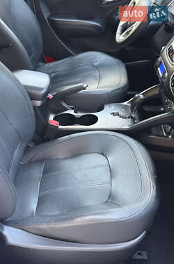 Внедорожник / Кроссовер Hyundai ix35 2012 в 