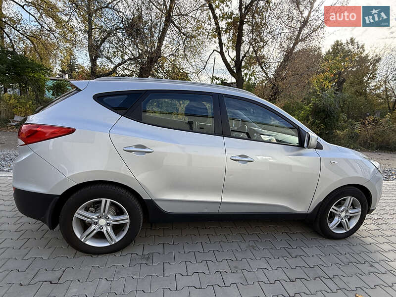 Позашляховик / Кросовер Hyundai ix35 2010 в Млиніві