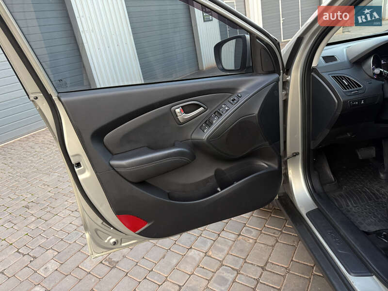 Внедорожник / Кроссовер Hyundai ix35 2010 в Кривом Роге