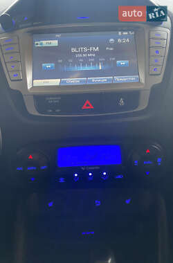 Внедорожник / Кроссовер Hyundai ix35 2011 в 