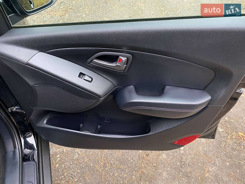 Внедорожник / Кроссовер Hyundai ix35 2015 в Радивилове