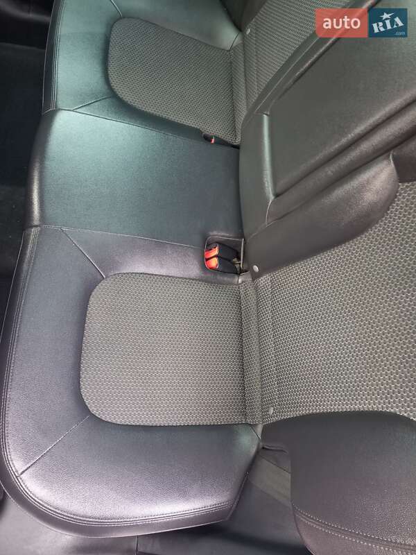 Внедорожник / Кроссовер Hyundai ix35 2010 в Конотопе