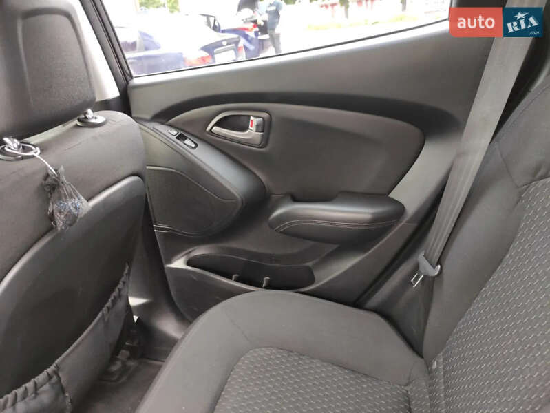 Внедорожник / Кроссовер Hyundai ix35 2010 в Ровно фото 4 Внедорожник / Кроссовер Hyundai ix35 2010 в Ровно