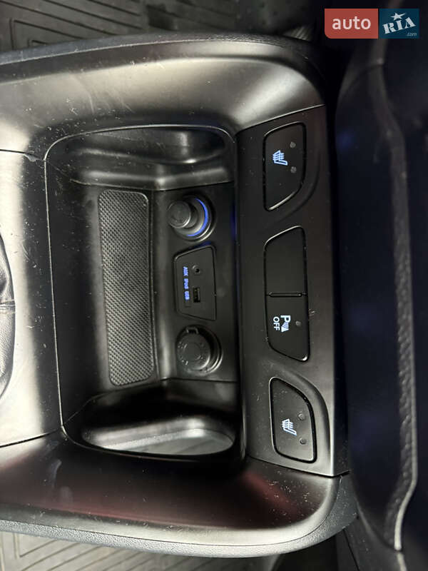 Внедорожник / Кроссовер Hyundai ix35 2010 в Киеве