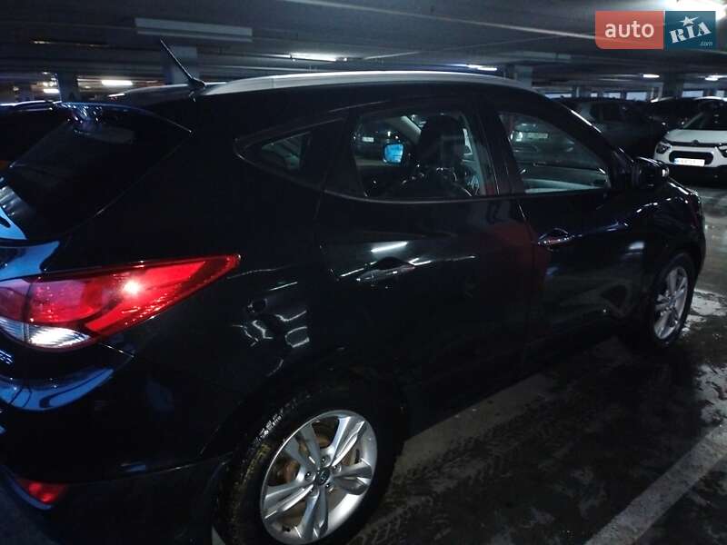 Внедорожник / Кроссовер Hyundai ix35 2010 в Львове