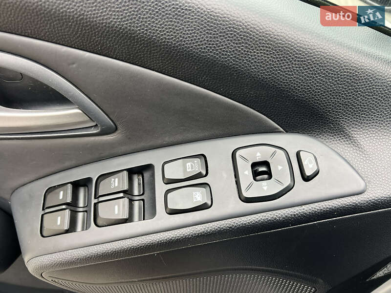 Внедорожник / Кроссовер Hyundai ix35 2011 в Луцке